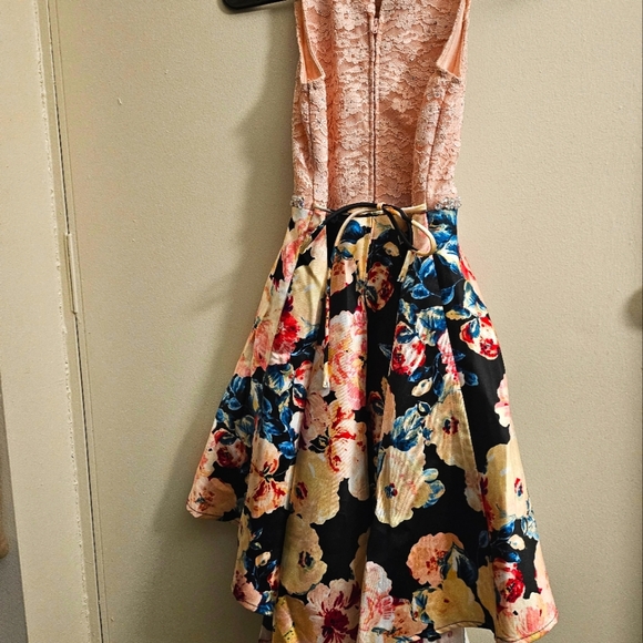 Beautiful floral dress - Picture 7 of 7